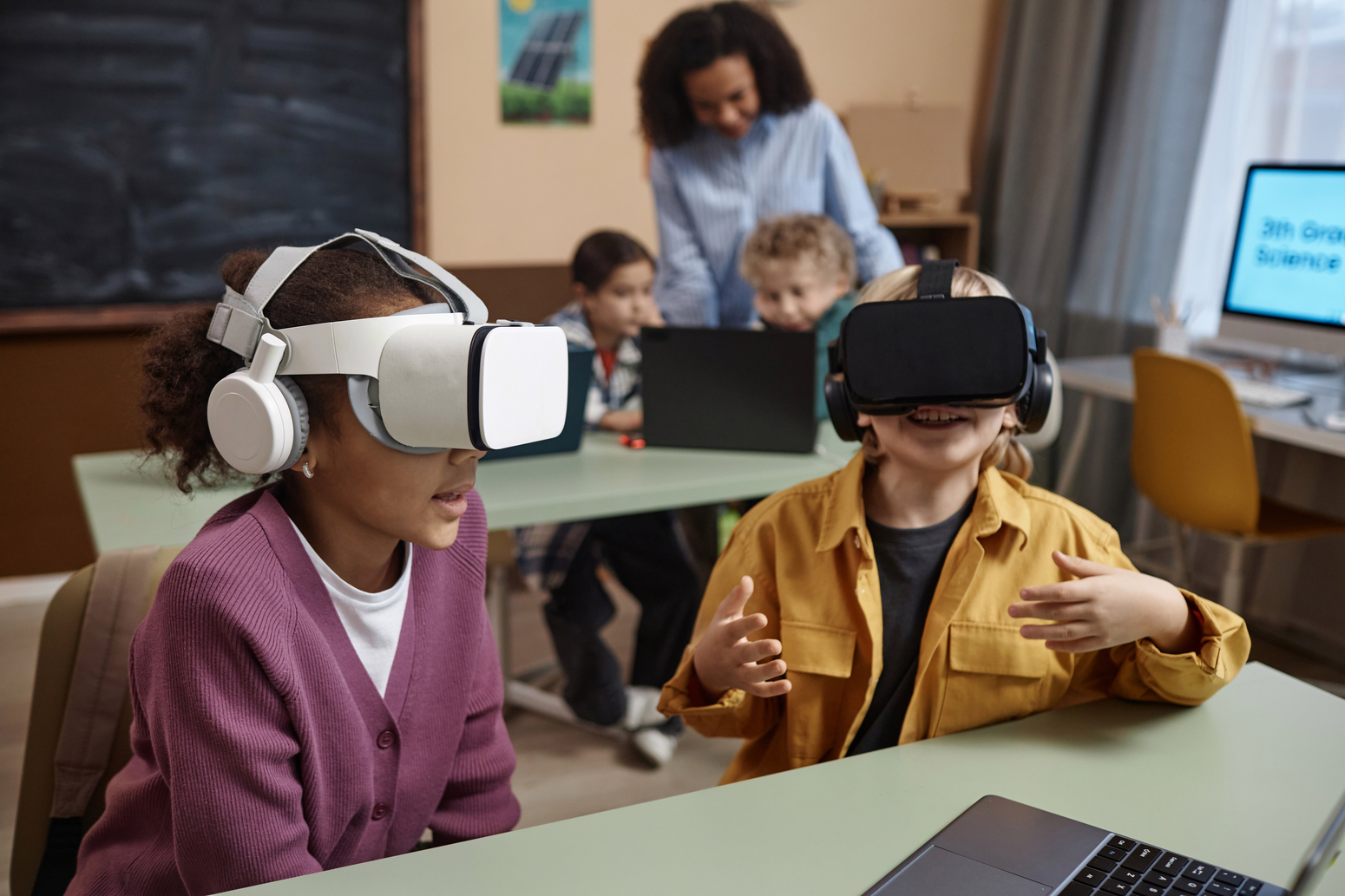 Education AR VR Solutions for Immersive Classroom Learning